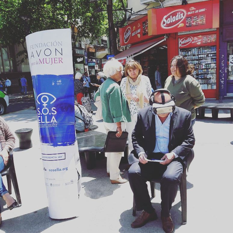 FundacionAvon's tweet photo. Excelente mañana de Concientizacion junto a la Dirección de la Mujer de @SanIsidroGob sobre #ViolenciadeGenero #AlzalaVoz #SOSElla https://t.co/dqWYWUxNum