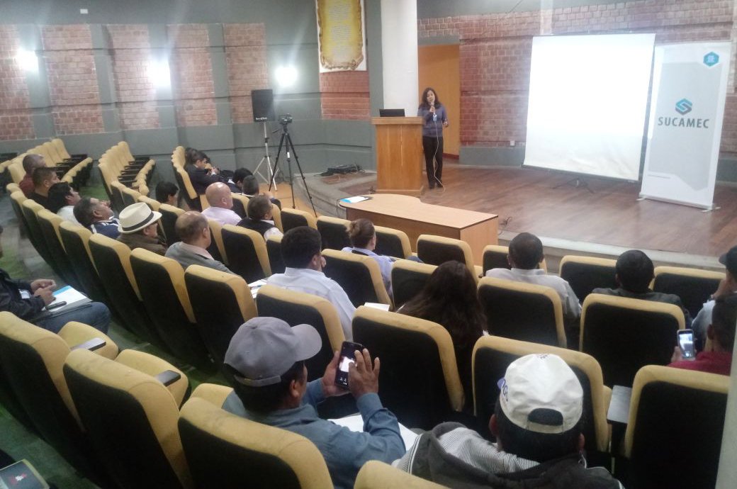 SucamecPeru's tweet photo. .@SucamecPeru y el #COPROSEC capacitaron a empresas que brindan servicios de #seguridad privada en #Cajamarca sobre la normativa que regula este servicio en el país y los alcances del Sistema Nacional de Seguridad Ciudadana.👮👮 https://t.co/vKwr05Eup5