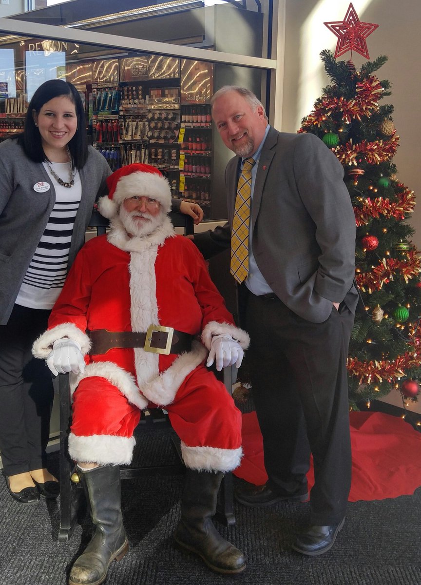 selizabethge's tweet photo. Grand opening at 6413 in Columbia, TN! Join us for a festive day! 🎄🎅🎉💚 @dwsanfordcvs @BrianMay_CVS @EverettMoore10 https://t.co/R3TxVNOeEE