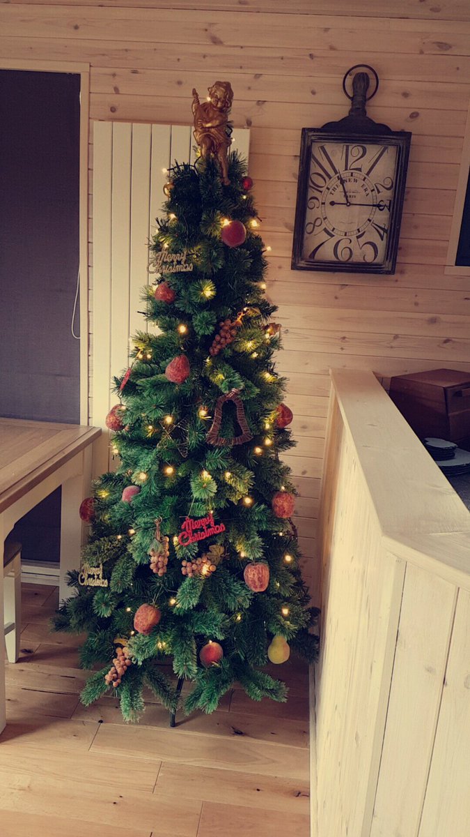 PoolsAshlea's tweet photo. #lodgesavailable #christmasbreak #hottub #luxuary #christmasinshropshire #Christmas2017 #holiday #familytime #christmastree #decorations #callforaquote #calltoday https://t.co/cXAv5Pttla