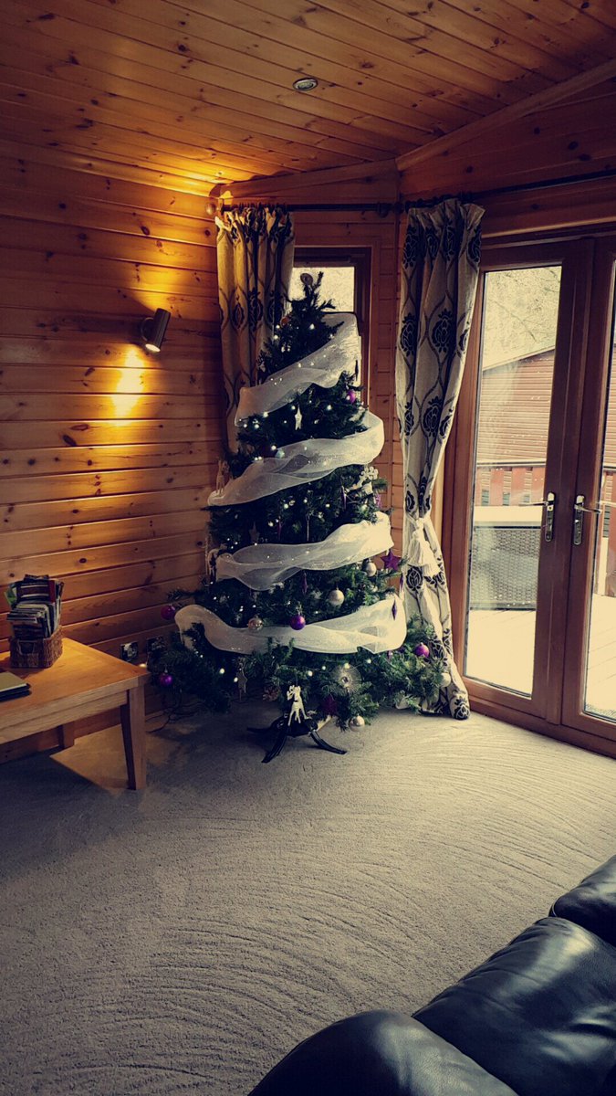 PoolsAshlea's tweet photo. #lodgesavailable #christmasbreak #hottub #luxuary #christmasinshropshire #Christmas2017 #holiday #familytime #christmastree #decorations #callforaquote #calltoday https://t.co/cXAv5Pttla