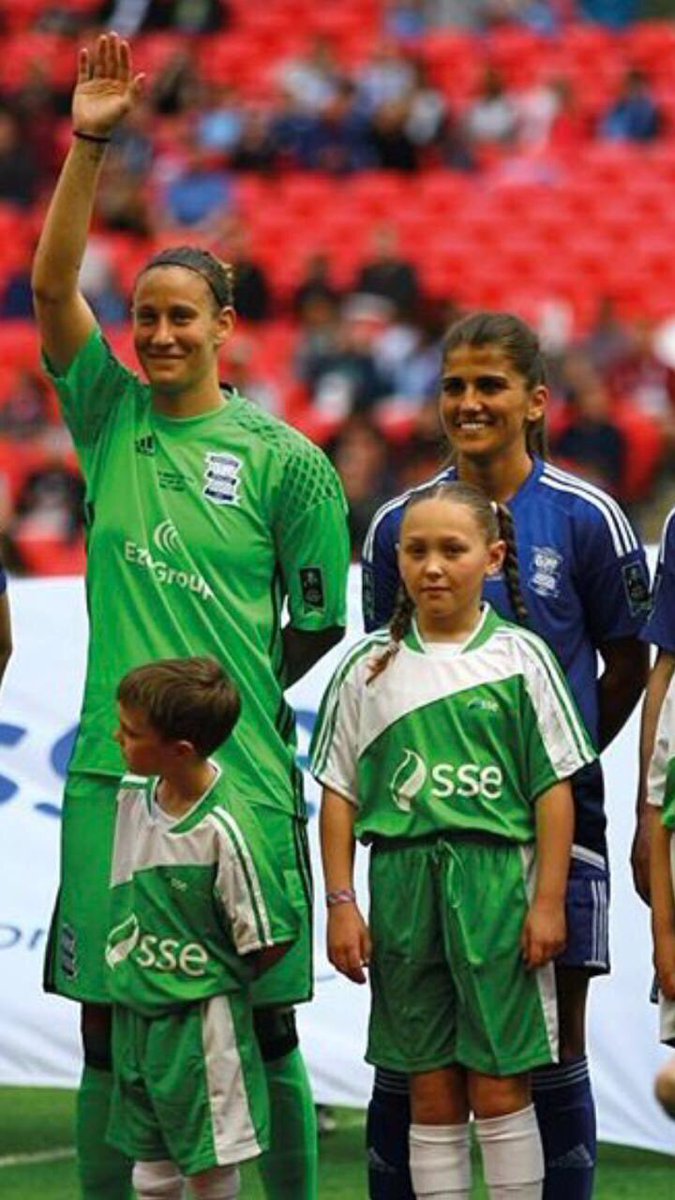 Hands up if your gonna kick cancer in the ass ⚽️💙 <a href="/berger_ann/">Ann-Katrin Berger</a>