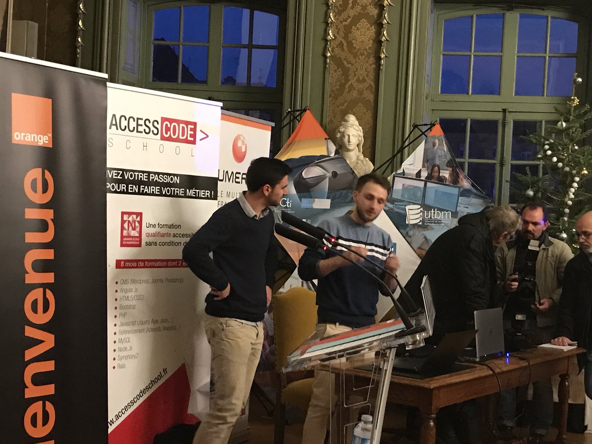 NathalieBcoulet's tweet photo. #hackathonFIMU #data #musique Des idées qui se sont concrétisées ! Les étudiants pitchent leur projet 👏🏻 avec conviction et énergie 👍🏻 https://t.co/k7qHkFZOkI