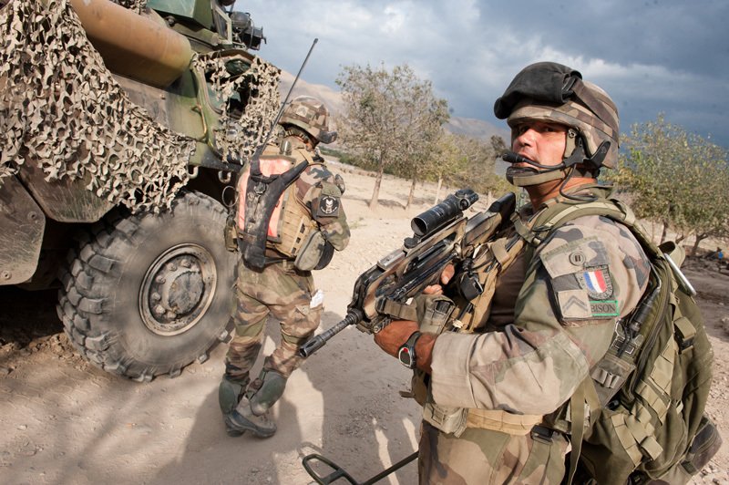OpexNews's tweet photo. La création de nouvelles unités élémentaires a vu l’arrivée de nombreux sergents qui seront les chefs de demain. https://t.co/XTnmNJ3rNG #BSTAT #militaire https://t.co/mllavAch65