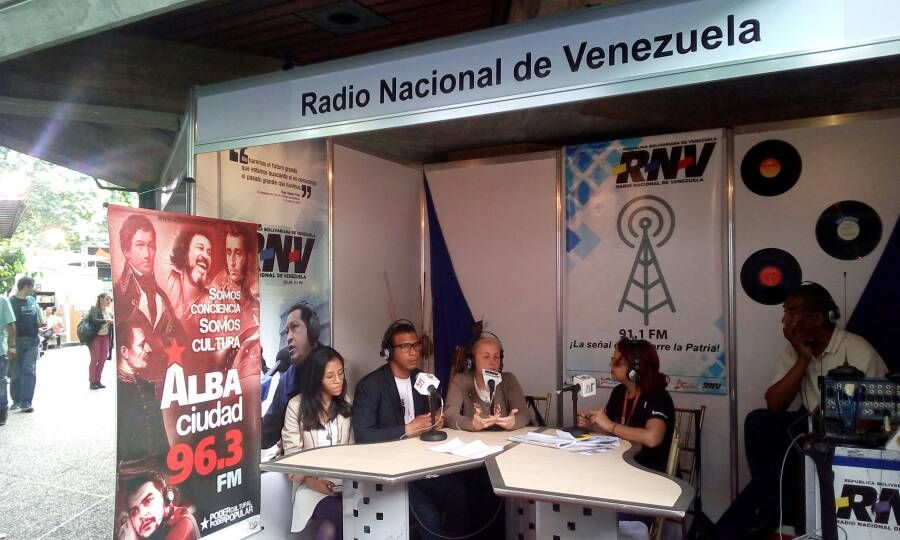 Hormiguero_UMBV's tweet photo. Participamos en la #filven2017. Si no te enteraste, aquí te dejamos un resumen.
https://t.co/fq69hXUFm5
#EditorialHormiguero https://t.co/KA8NkNVWnA