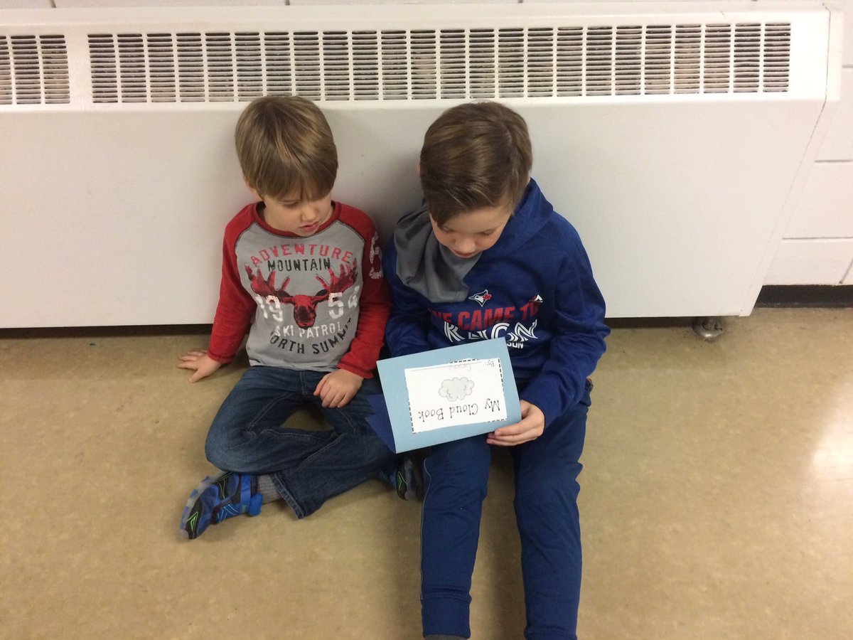 wdsvikings's tweet photo. Grade 4/5s sharing their new found cloud knowledge with the kindergartens! https://t.co/Nw4vxQBfnF