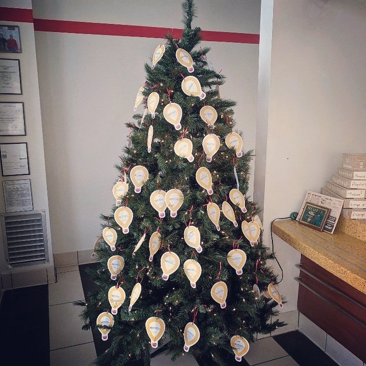 SarpinosKCMetro's tweet photo. For every order from a KC Sarpinos between more and 12/8 over $25 we donate $1 to CMN #donationtree https://t.co/fYt7oXKcne
