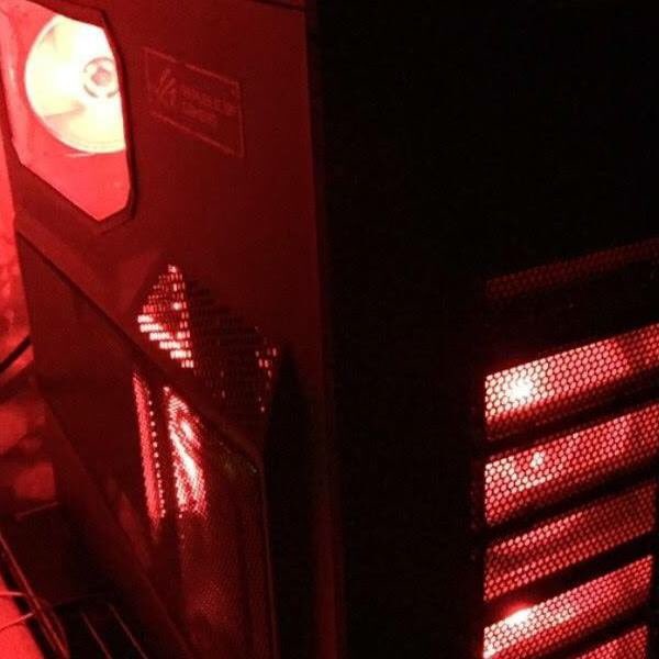 RevComputersDSM's tweet photo. It’s the perfect time of year to upgrade, repair, and tune up your electronics! And if you have a PC gamer in the family, what better time to have a custom PC built? Contact #RevolutionComputersDSM for more details! #computers #Christmas #DesMoines https://t.co/1rJ7J6JcRC