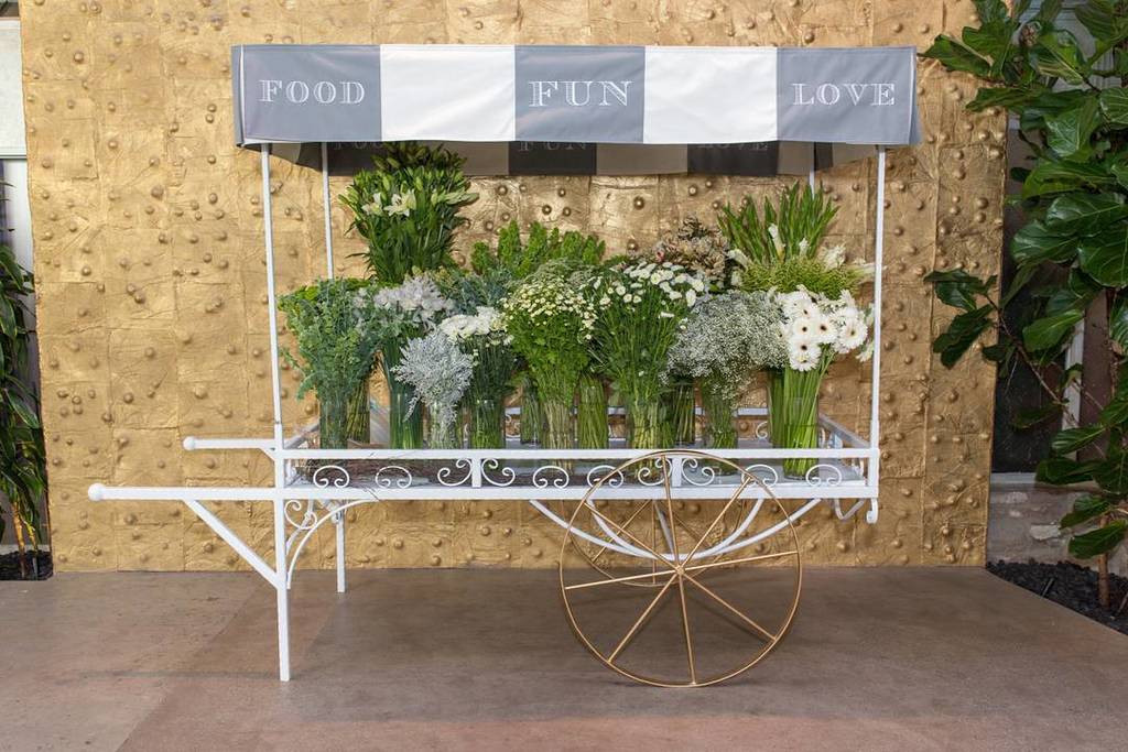Good_Gracious's tweet photo. Fowers for guests to make their own bouquet for home....a fabulous takeaway at any party || Venue: #Millwick | Planning + Catering: @goodgraciousevents | Photography: @thegoodphotographer | Design: @rrivre_works | Florals: @themillefiori https://t.co/sW6SPeGNSW