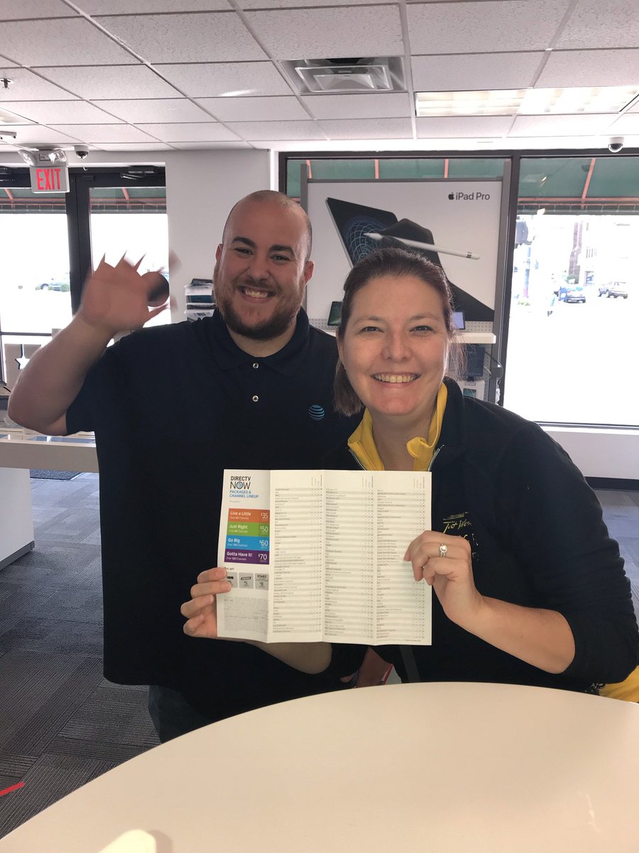 AtMiddletown's tweet photo. Team Middletown with a DTV NOW! #OurNE #Att https://t.co/DcKalu1dfv
