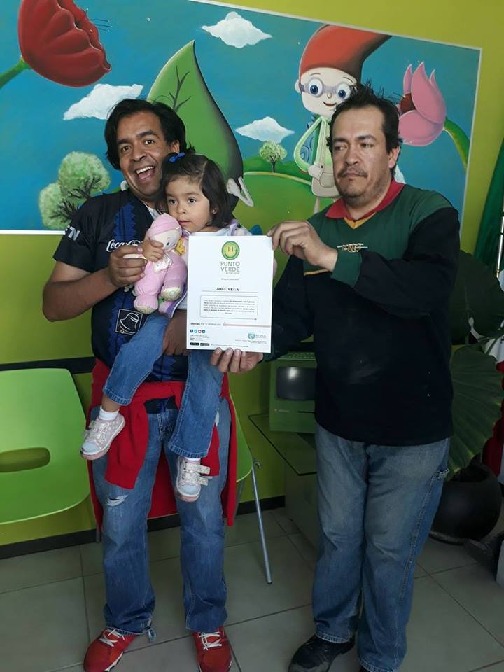 REMSA_Mexico's tweet photo. Recicla Electrónicos México agradece a José Vega por reciclar sus artículos electrónicos con nosotros, sigamos adelante combatiendo el cambio climático ♻️ https://t.co/cMDH8BlAZM