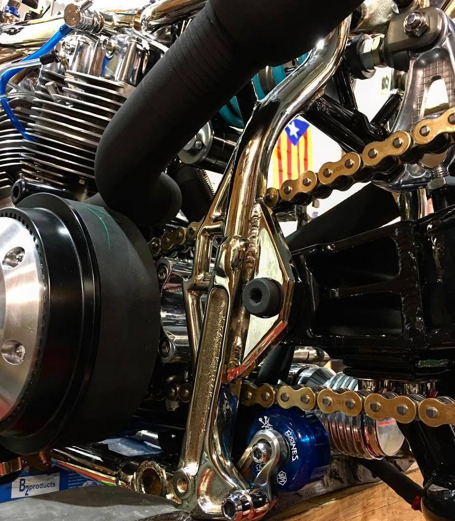 rocketbobs's tweet photo. Last piece made, chain runner. Custombike , no worries, I mean who was worried !! Easy man 🤓 #theartofracing #shovelhead #shovelheadsforever #4spdframe #custombike #customshowemirates #motorbikeexpoverona https://t.co/PPuQeoW5eg https://t.co/C3S2syvb2j