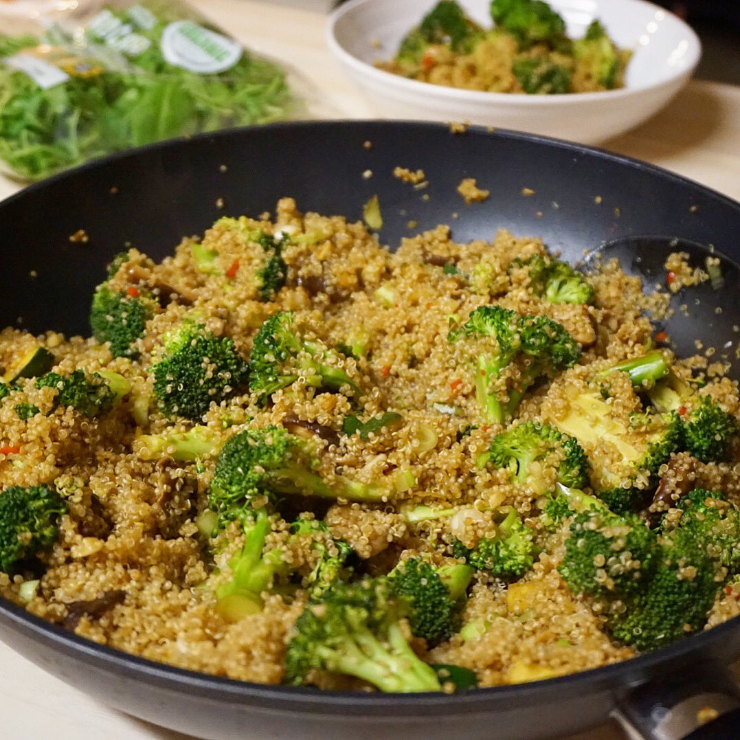 Cook_with_amore's tweet image. Superfood quinoa salad with broccoli 🥦 shiitake 🍄 chilli 🌶 ginger, garlic and tamari sauce pac with nutrients and vegan protein 🤗💃🏻🎉