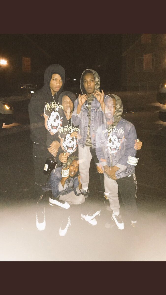 Zion_L23's tweet photo. Big S/O to da fam @Dvntehh_ Day one fa life💯 Clothin line sum else🔥🔥 LoveIsLove❤️ #730 fa life #ClearVisions🎒✨ https://t.co/aaZ0l0r6h1