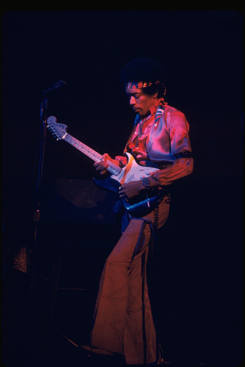 Wow! was born on this day 75 years ago in 1942! Happy Birthday to the legend + icon Jimi Hendrix. RIP. 