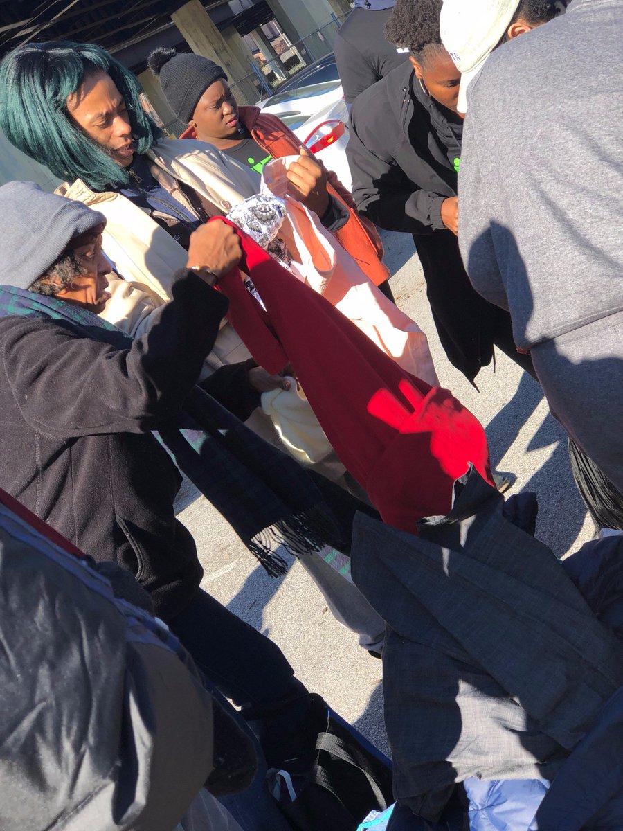 rjmillennial's tweet photo. RJ Management had the pleasure of joining @CapoTunji &amp; @uplift_msu for #projectheatthehomeless The morning of Thanksgiving 2017 we donated gently worn clothes to the less fortunate in #baltimore MD. 

We visited, Code blue Shelter, My Brothers Keeper, &amp; Project Plase! https://t.co/Kf8sMcett2
