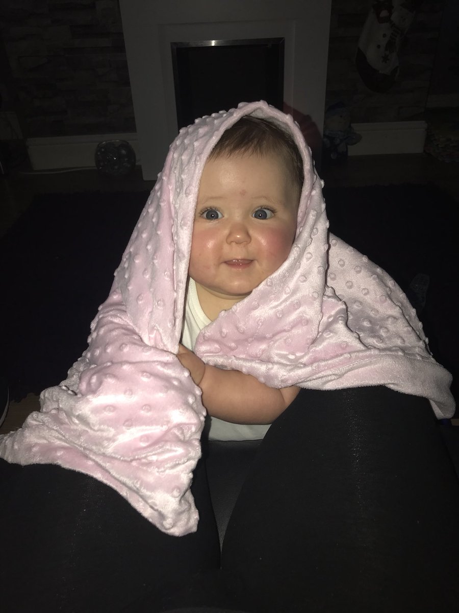 FayeG_x's tweet photo. The most beautiful little girl I’ve ever laid eyes on 😍😍 https://t.co/XXuX2Jo7oq