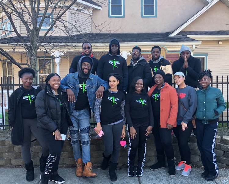 rjmillennial's tweet photo. RJ Management had the pleasure of joining @CapoTunji &amp; @uplift_msu for #projectheatthehomeless The morning of Thanksgiving 2017 we donated gently worn clothes to the less fortunate in #baltimore MD. 

We visited, Code blue Shelter, My Brothers Keeper, &amp; Project Plase! https://t.co/Kf8sMcett2
