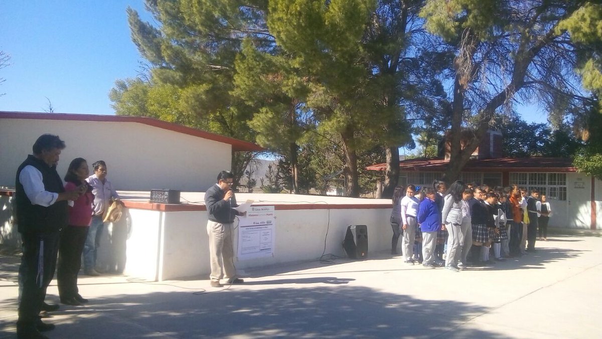 SEFIRC_COAH's tweet photo. En representación del Gobernador @rubenmoreiravdz entregamos obra de Construcción y Equipamiento de 1 aula didáctica y obra exterior en #Derramadero #EstamosCerrandoFuerte #CoahuilaElOrgulloDelNorte  #107ObrasEnUnDia https://t.co/C2zPQKAtKb