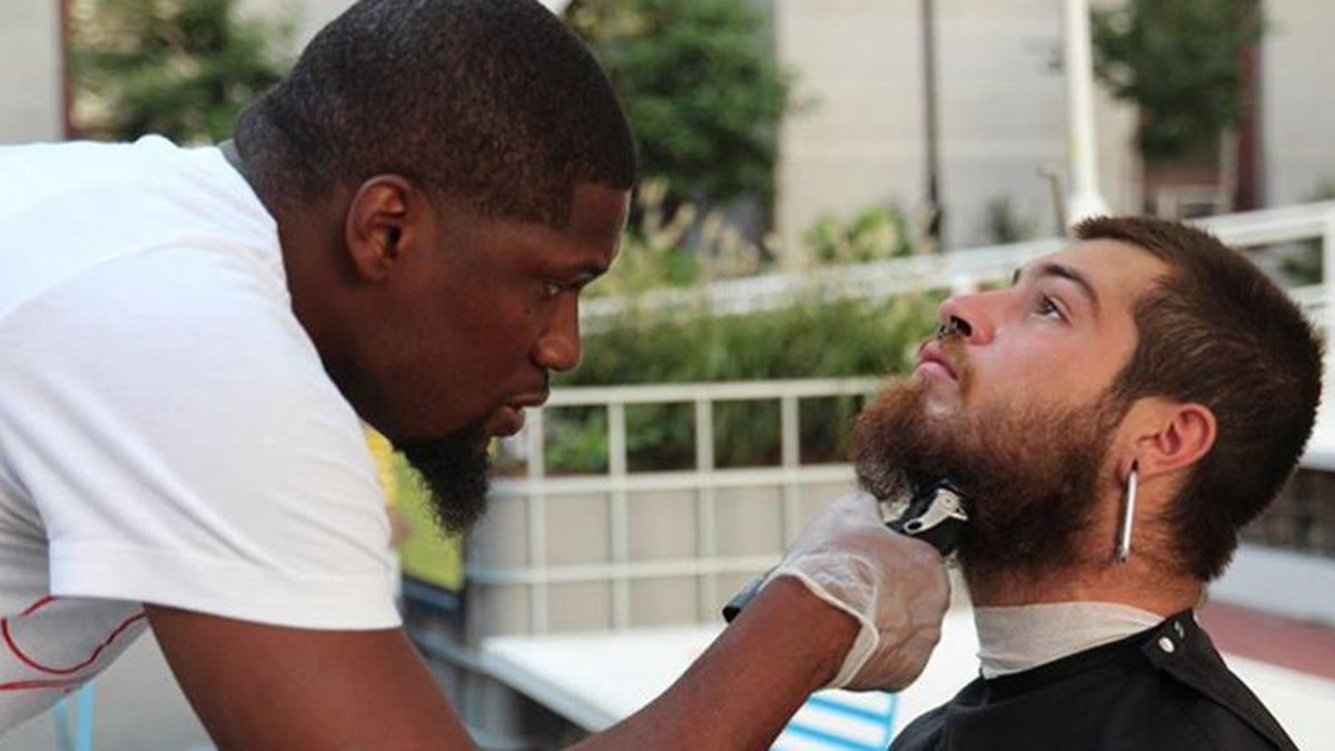 RubinInsGroup's tweet photo. This man gives the homeless free haircuts — so someone gave him a barbershop: https://t.co/XOL6IxZf9I https://t.co/ZbZlgGvTQv