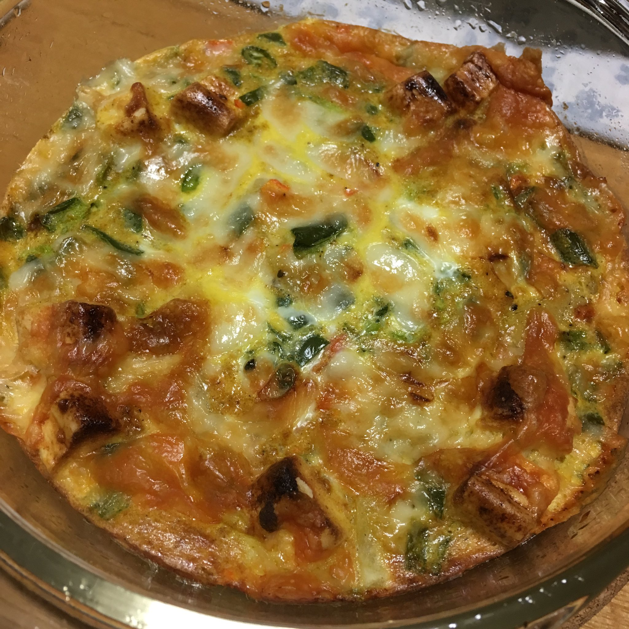 りんこ Ya Protiv Vojny じゃがいも 人参 ピーマン 玉ねぎ 小町麩 チーズ 卵液にカレー粉を混ぜた じゃがいも以外はみじん切り ピーマンはトースター それ以外は電子レンジで火を通した ベーコンを入れ忘れたのを後になって気付いたけど