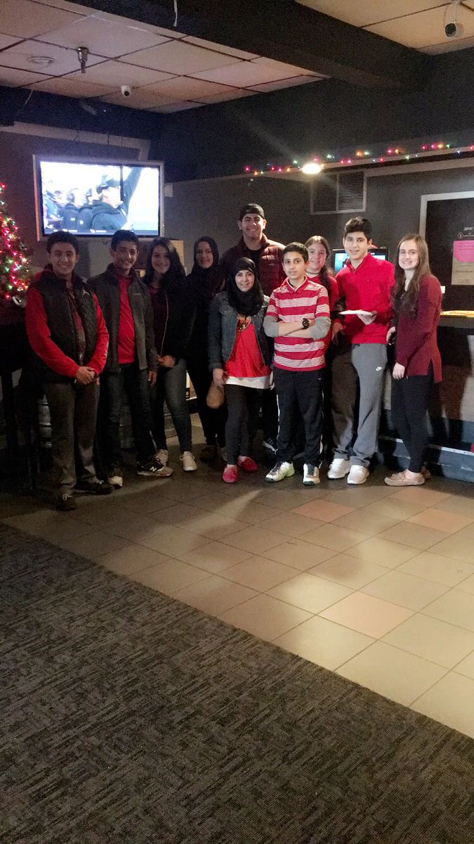fordsonkeyclub's tweet image. Fordson Key Club was at Vision Lanes cheering on challenged individuals while they bowl! We had a great time cheering them on! Thank you to the Kiwanis Club of Outer Drive for having us and to the professional bowlers who came out and played!