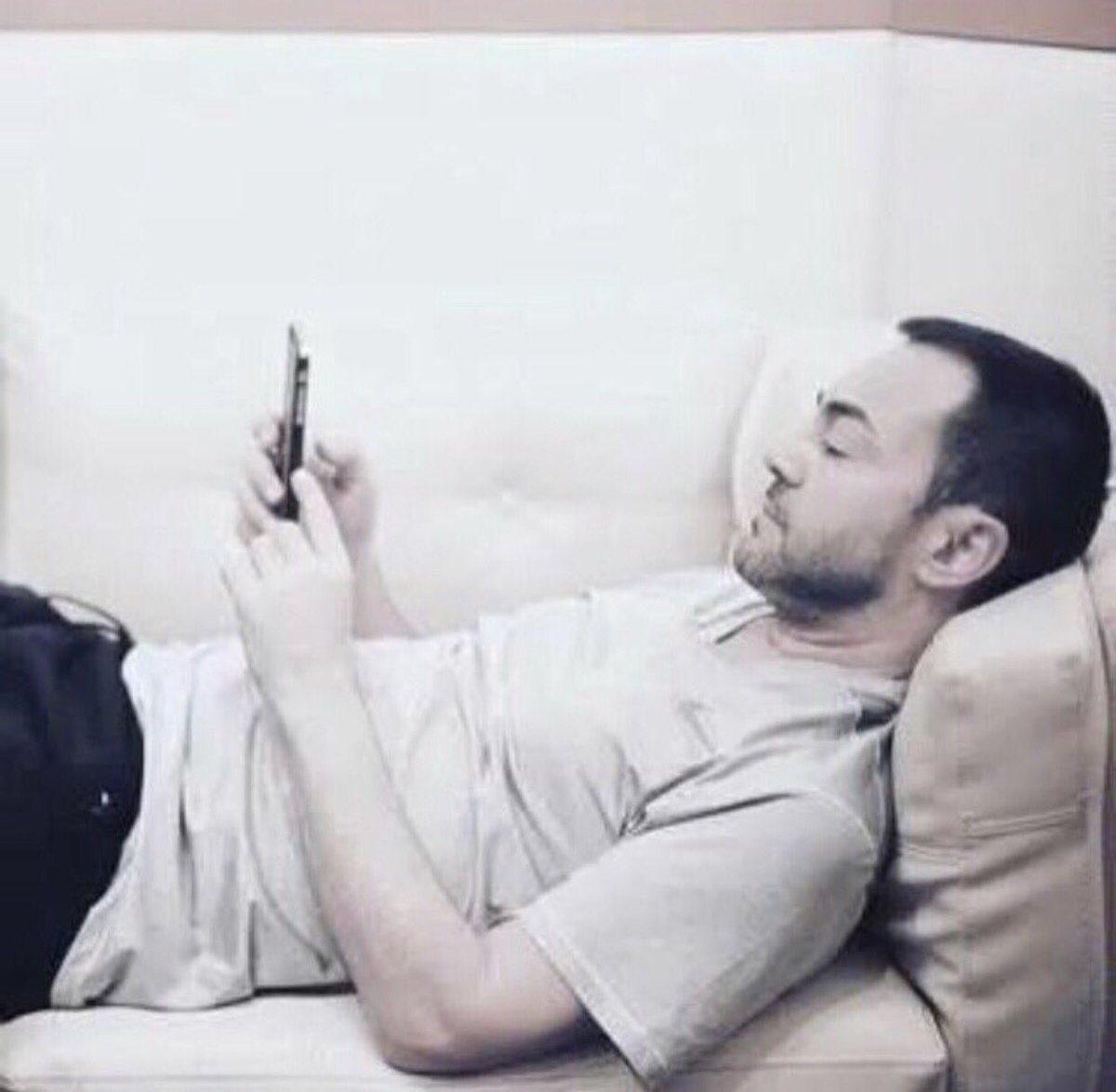 KarabiberMeral's tweet photo. Şarjım biter misin artık uyucam😴 https://t.co/o9PxagMnn4