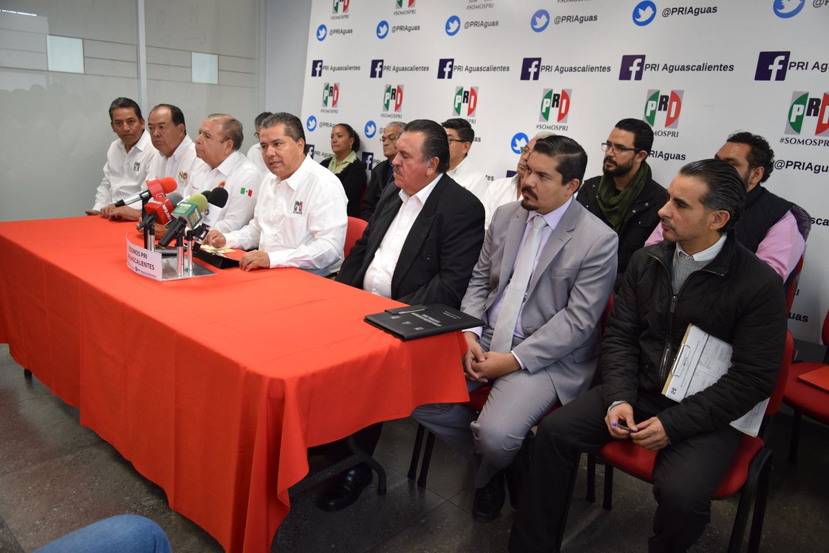 PRIAguas's tweet photo. https://t.co/aSRh6gXHry SE SUMA LA CTM AL TRABAJO PARTIDARIO DE MANERA ABIERTA Y DECIDIDA: PRI @EnriqueOchoaR @enriquejuarezr @dennis_ibarra_ @ruizmassieu https://t.co/DMONIcYtAR