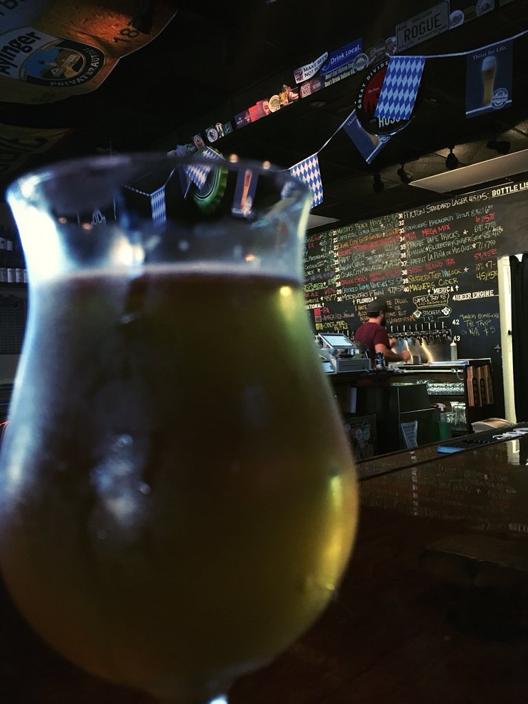 Aflgirl126's tweet photo. #mastry’sbeachhouse #drinklocal #willards #beerme #beergiving https://t.co/LhnW0UbMdp