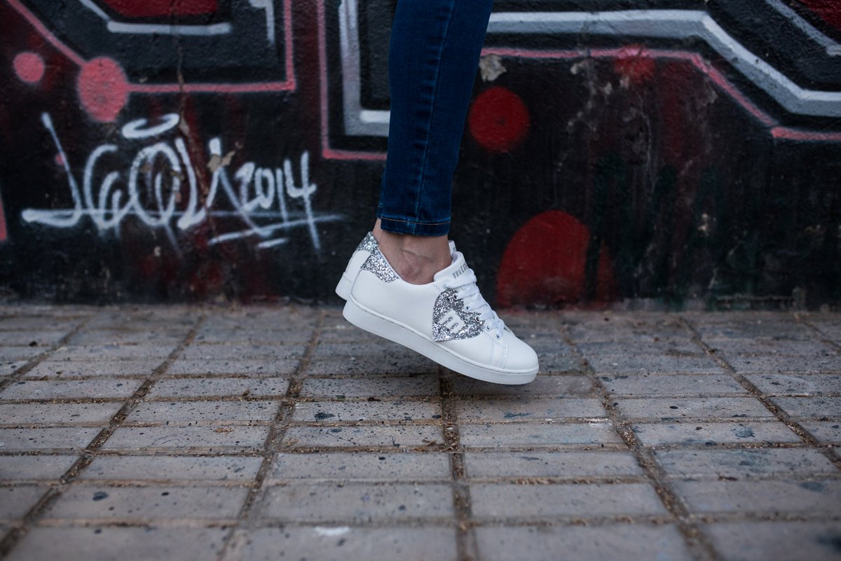 MTNGMustang's tweet image. ¡Despegando la semana como es debido! Con sneakers bonitas 💘 Consigue las Baigh en: goo.gl/QxyNHB 
#mtngmustang