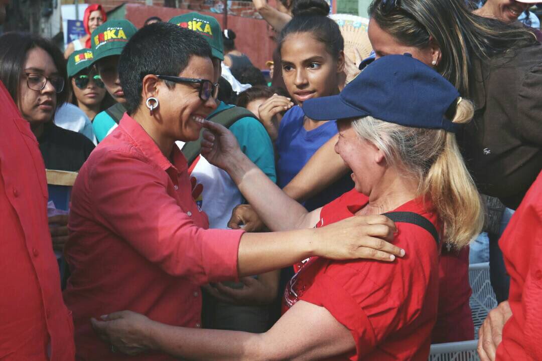 ErikaPSUV's tweet photo. - Está campaña esta uniendo las fuerzas  revolucionarias para acompañar a nuestro Pdte. @nicolasmaduro - vamos juntas y juntos. La victoria será nuestra! Solo nosotros podemos! https://t.co/8K2DNvzsny