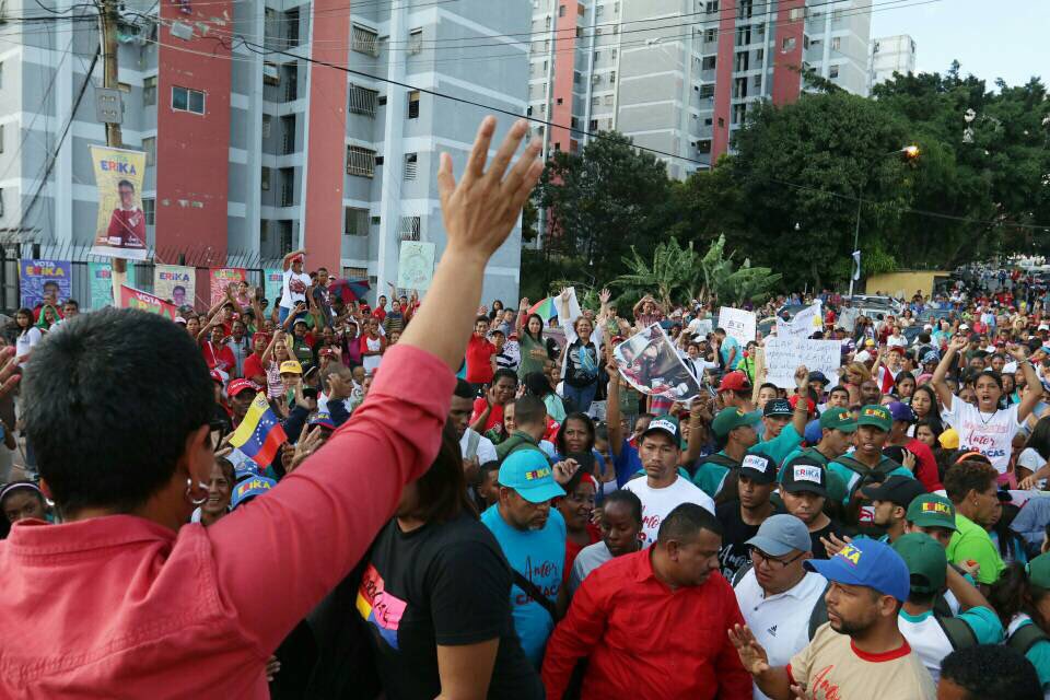 ErikaPSUV's tweet photo. - Está campaña esta uniendo las fuerzas  revolucionarias para acompañar a nuestro Pdte. @nicolasmaduro - vamos juntas y juntos. La victoria será nuestra! Solo nosotros podemos! https://t.co/8K2DNvzsny