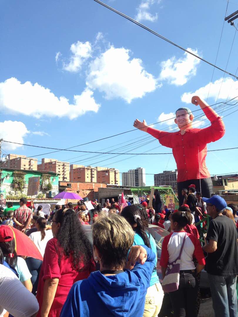 ErikaPSUV's tweet photo. - Está campaña esta uniendo las fuerzas  revolucionarias para acompañar a nuestro Pdte. @nicolasmaduro - vamos juntas y juntos. La victoria será nuestra! Solo nosotros podemos! https://t.co/8K2DNvzsny