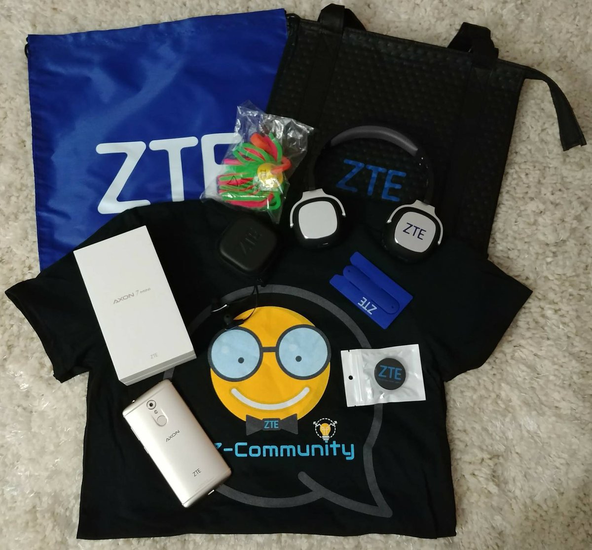 ZTE_Community's tweet photo. #CyberMonday Another chance to #Win the complete package! #EnterToWin This #ZTE Axon 7 Mini w/ #Headphone #Earbuds #Pocksocket #TShirt &amp; @ZTE_Community #Swag #Follow &amp; #RTtoWin Winner announced at 8PM EST Tonight! https://t.co/i0YL2k2TgY