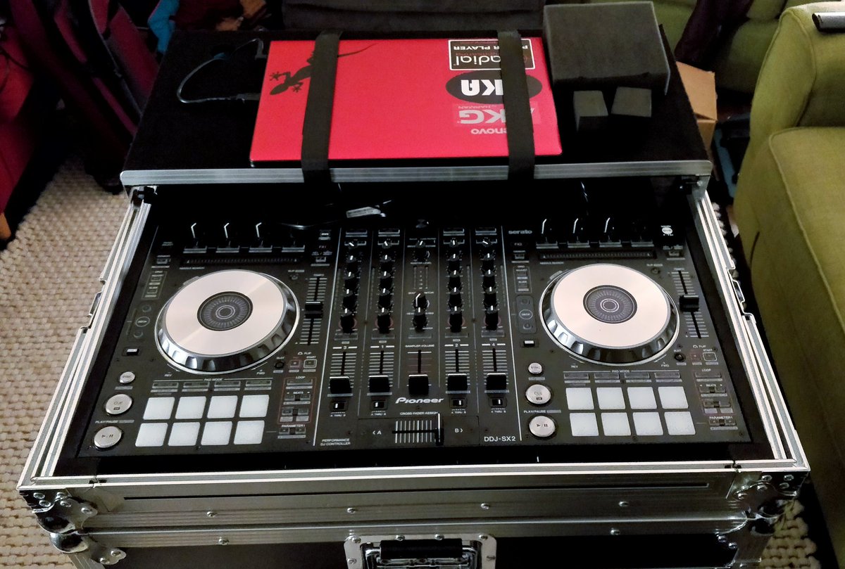 mjsguitar's tweet photo. It's getting a bit serious. #dj #Christmas #party #eventprofs #music @PioneerDJglobal https://t.co/hYGorXSuFN