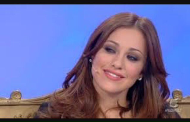ChiaMartinetti's tweet photo. La testimone di Chechu #GFvip https://t.co/X4u6lwr7th