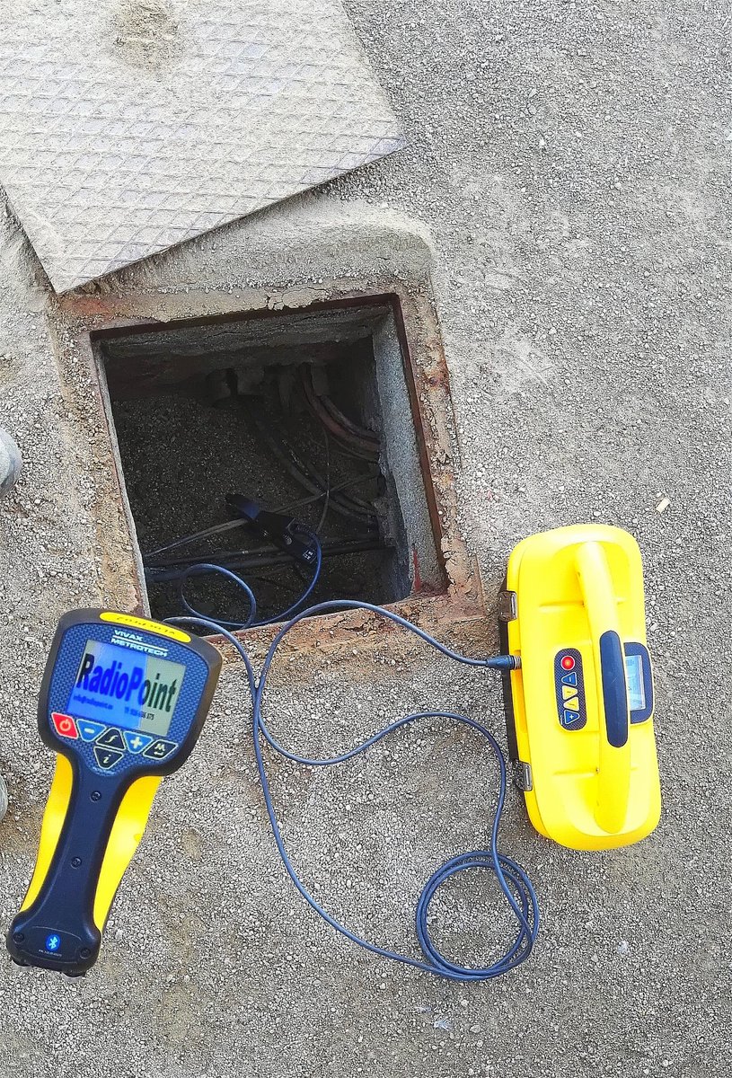 RPS_RadioPoint's tweet photo. La pinza de inducción debería ser el amigo fiel que siempre llevas junto a tu transmisor. Cuando localizamos y tenemos acceso al servicio, mejor si usamos una pinza de inducción! #SinZanja #localización #cables https://t.co/RJQU7FI7kU