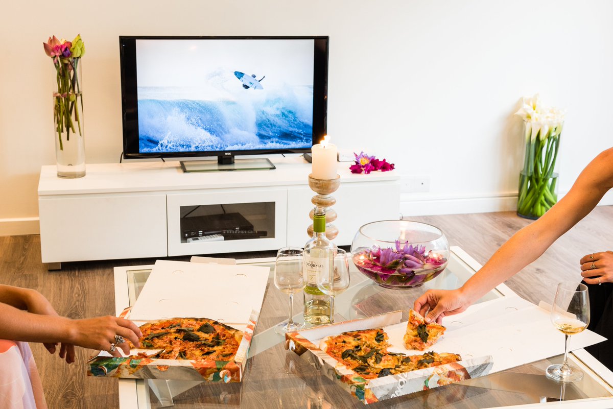 W15_Colombo's tweet photo. Movie nights = pizza + friends + “a perfect place”
Group up for some #action, #horror or #comedy movies with your buddies because we’ve got the perfect place for #MovieNights with #Friends! https://t.co/9lLvD7Hfuw