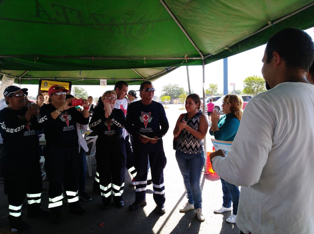 IniciativaProg's tweet photo. Reconoce #IniciativaProgresista a los voluntarios que entregan su tiempo de calidad para poder realizar las #JornadasMedicas haciendo llegar a los más necesitados servicios de calidad en forma gratuita. Muchas gracias a todos los voluntarios que entregan su Corazón y Tiempo. https://t.co/HwgNlWG88U