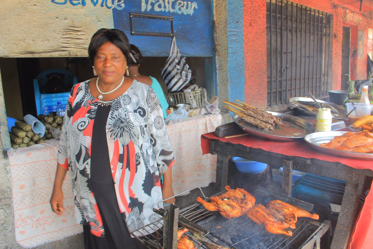 YaMwasi's tweet photo. MAMAN OLGA LUMINGU partage son expérience culinaire dans #MWASI YA BWANYA sur la RTNC mercredi à 14 h 30 https://t.co/ZvenjXq1xe