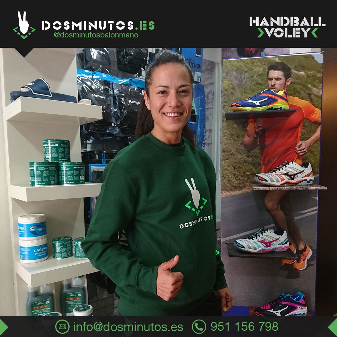 Dosminutosbalon's tweet photo. Otra visita muy especial en este mes de #noviembre, Virginia Fernández Robles portera del club #RincónFertilidad #Málaga. Te deseamos mucha suerte en tus proximos partidos y que disfrutes de tus nuevas zapatillas.
https://t.co/ZMPKYcPEqN
#2mFans #2mPromo #dosminutos #balonmano https://t.co/OvFIWgWJaq