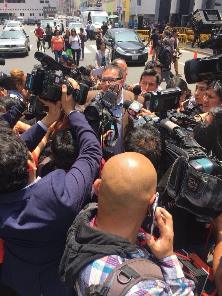 yturbe_'s tweet photo. Hoy, declarando ante los medios nacionales e internacionales sobre la insuficiencia de la medida de impedimento del país a #SusanaVillarán, y demandando su pronta prisión preventiva  #Odebrecht #LavaJato #AumentarSusanaA3Millones https://t.co/w48rRAHend