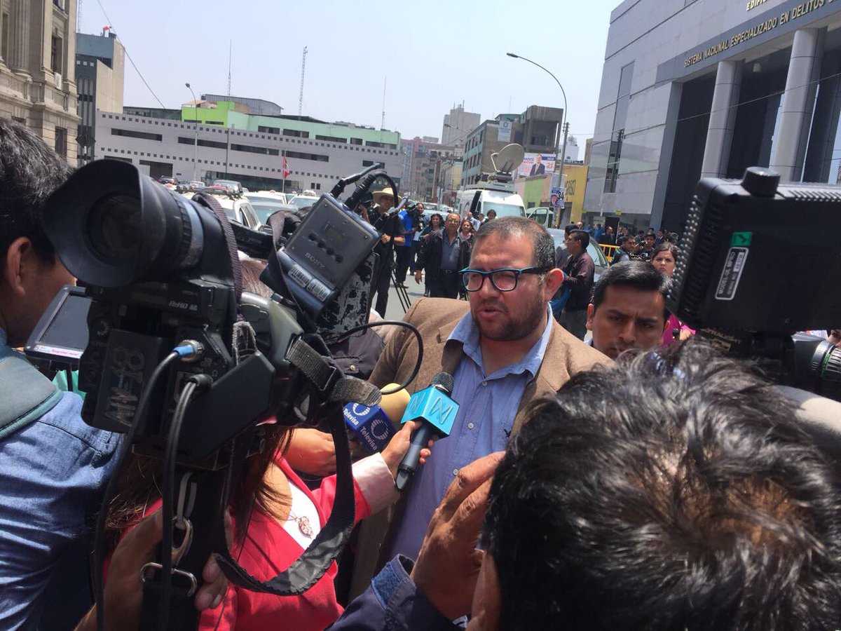 yturbe_'s tweet photo. Hoy, declarando ante los medios nacionales e internacionales sobre la insuficiencia de la medida de impedimento del país a #SusanaVillarán, y demandando su pronta prisión preventiva  #Odebrecht #LavaJato #AumentarSusanaA3Millones https://t.co/w48rRAHend