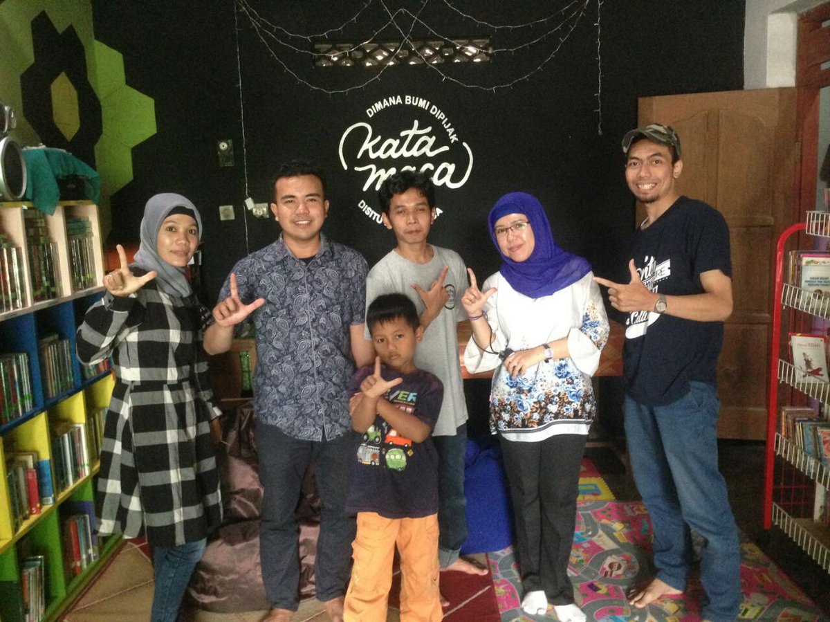 OmahMoco's tweet photo. Menyambut Kopdarnas Penggiat Literasi: BELAJAR GERAKAN LITERASI KE TBM KATA MACA https://t.co/4sYvhMfgAb
#OmahMoco #AyoMocoBuku https://t.co/YX13FXxiTH