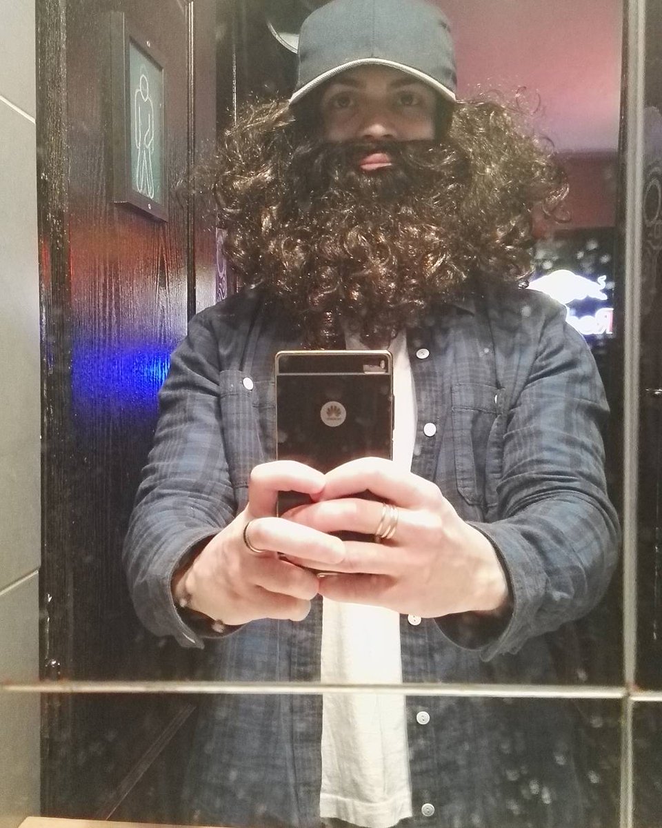 MilcPil's tweet photo. J'ai pas bien saisi le principe de No-Shave November, quelqu'un peut m'expliquer ?

#picoftheday #noshavenovember #tbt #tournage #clip #cap #blue #french #france #paris #humor #comedian #selfie #beard #paris #action #rap #actor #woodcutter #lol #video #youtube https://t.co/LuSWyAAtVC