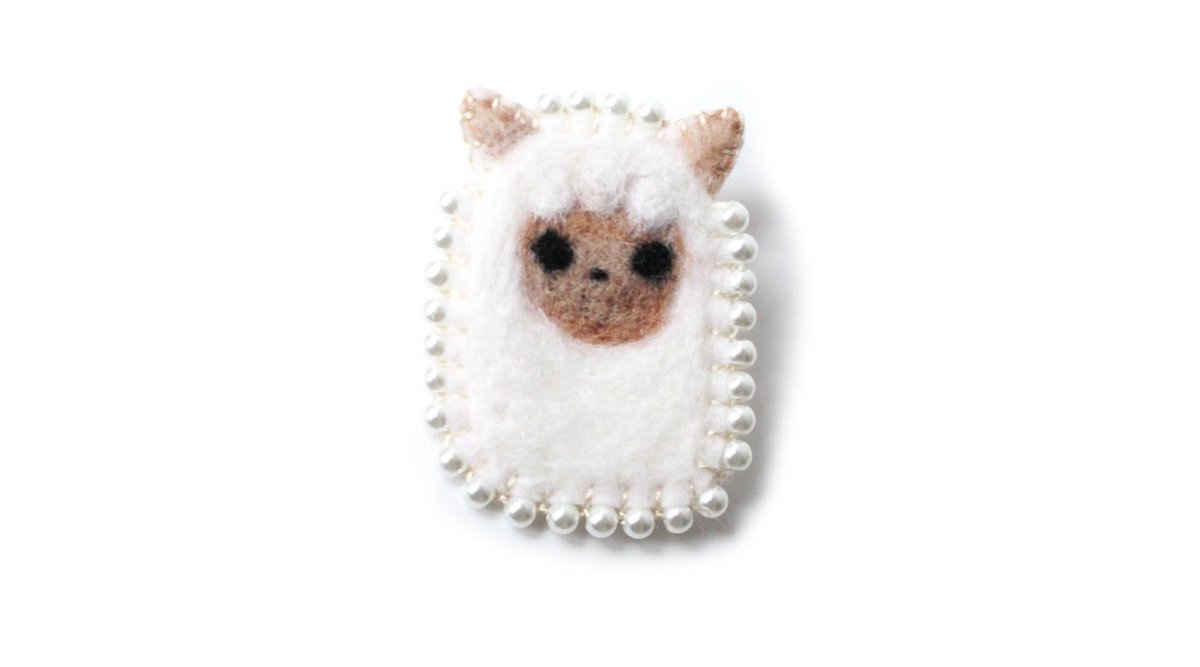 FeltBerryUK's tweet photo. #Cute llama brooch in my #etsy shop https://t.co/mk7TAMjeE6 #womaninbiz #wnukrt #onlinecraft #craftbuzz #handmade #eshopsuk https://t.co/BwMTOFvWb6