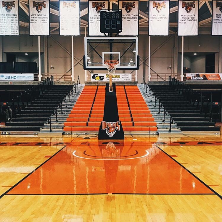 buffalostate's tweet photo. Home of the #Bengals 🏀 #BuffaloState (📸 by @mochapoca) https://t.co/CkcjibR4vK