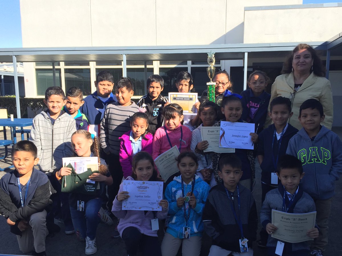 sunkistgaribay's tweet photo. AR Trophy for all the great reading that is happening in Room 14! #sunkistrocks #hsdpride https://t.co/lE51JXqDPv