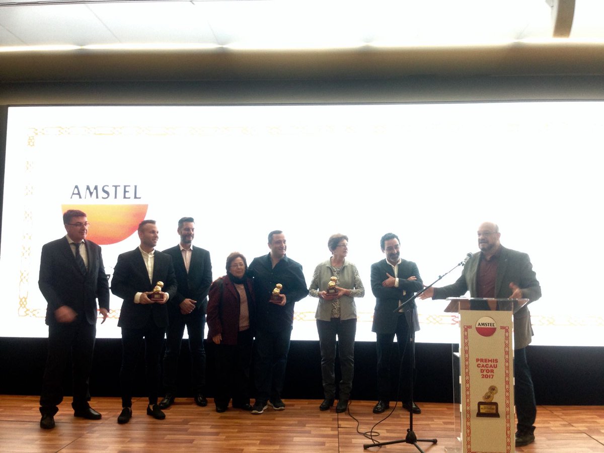 feriagastronoma's tweet photo. S'acaben de lliurar els premis #CacauDor al millor #esmorzaret de València. I els guanyadors són... #CentDuros, @Bar_Marvi i #LesTendes. Enhorabona de part de tot l'equip de #Gastronoma17!!! 👏👏👏👏 https://t.co/3ZraysEiA1