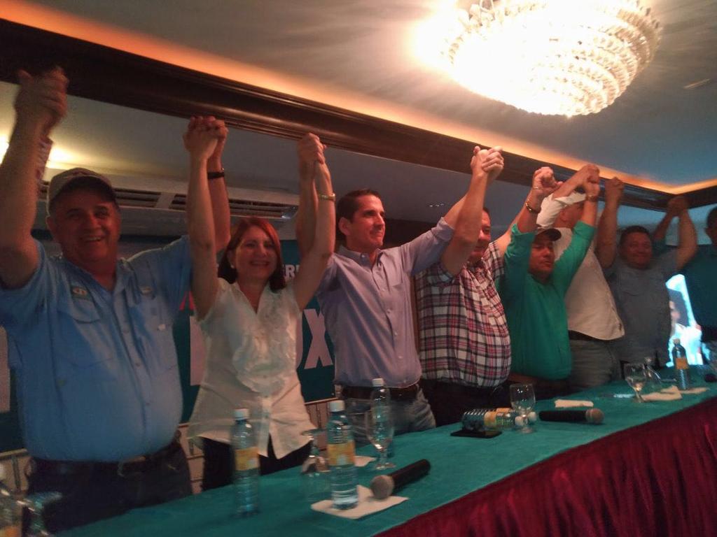 almacortes20's tweet photo. He recibió cientos de molestias e incluso, criticas muy fuertes por la participación de @martamartinelli ayer en reunion en Santiago q ha provocado gran confusion a lideres, Convencionales y bases de @CaDemocratico. Tampoco tengo explicación cual fue el propósito? https://t.co/L861PpqgfL